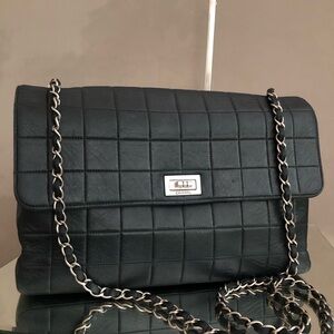 CHANEL jumbo 2.55 reissue flap bag